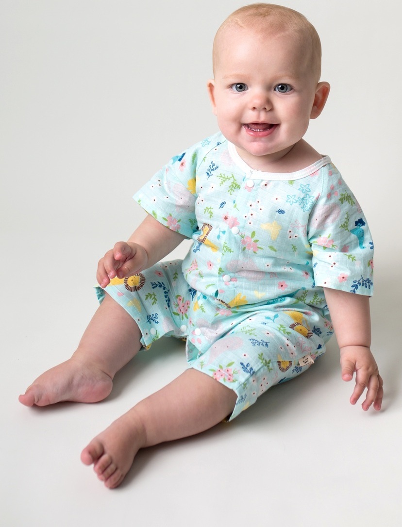 фото детского костюма на модели из портфолио студии детский комбинезон на модели